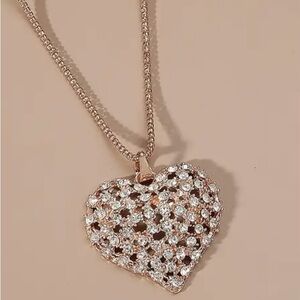 NWOT - Sparkling Heart Pendant Necklace